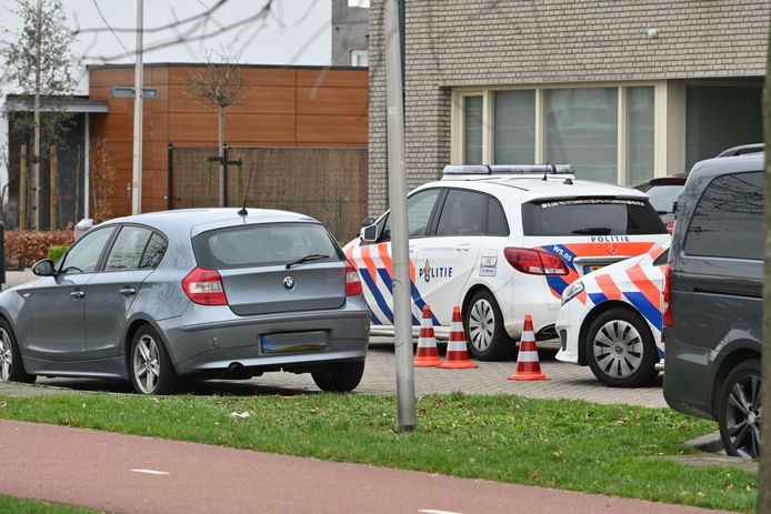 Agenten schieten man met hakmes neer in Etten-Leur.