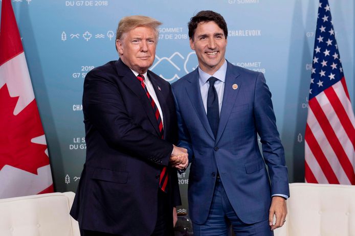 Donald Trump (L) en Justin Trudeau (R).