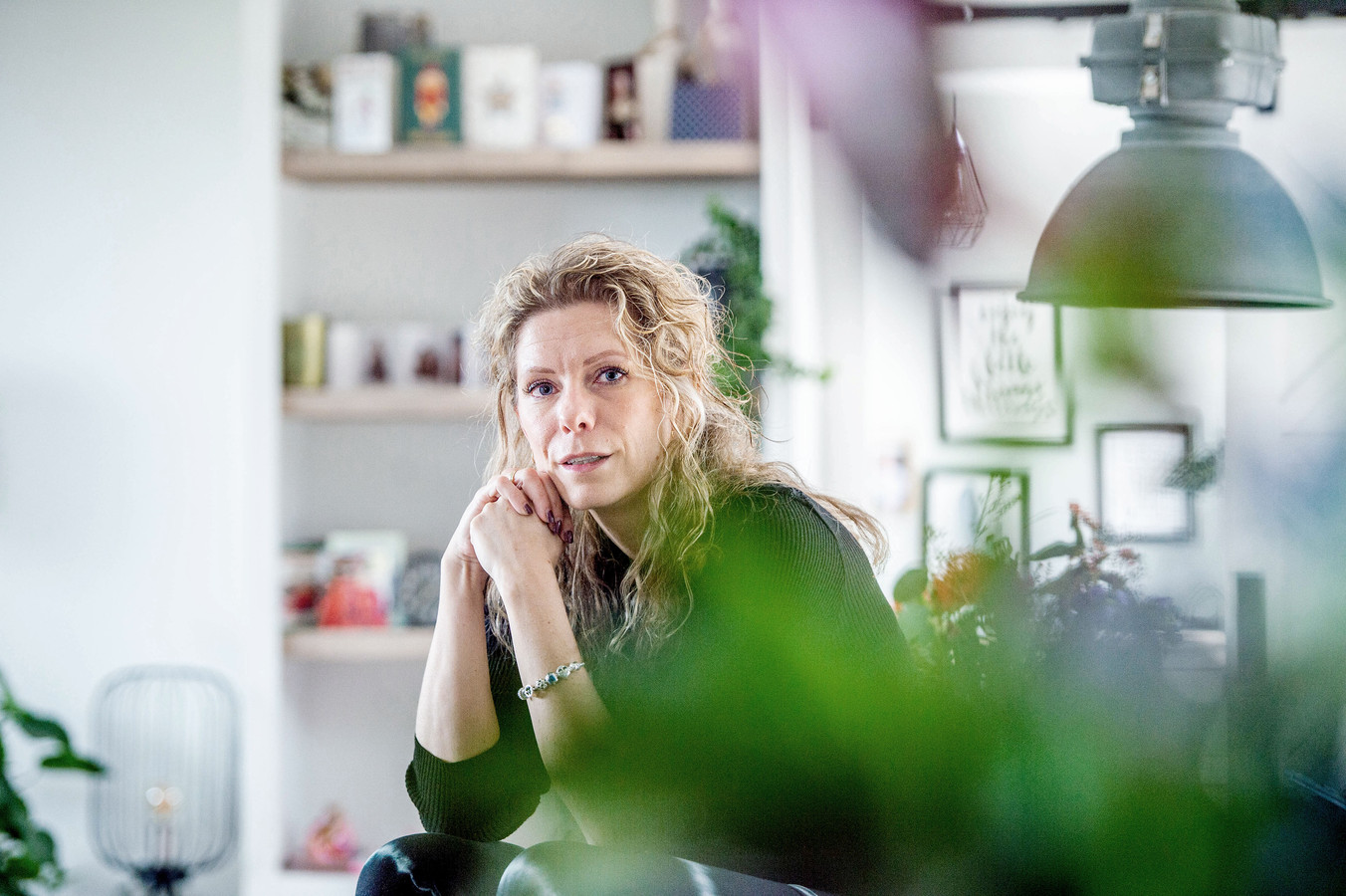 'Ze had zo'n krachtige blik', was Christels eerste reactie toen Iris aanbood haar nier te doneren. Inmiddels herstel Iris thuis aan van de operatie.