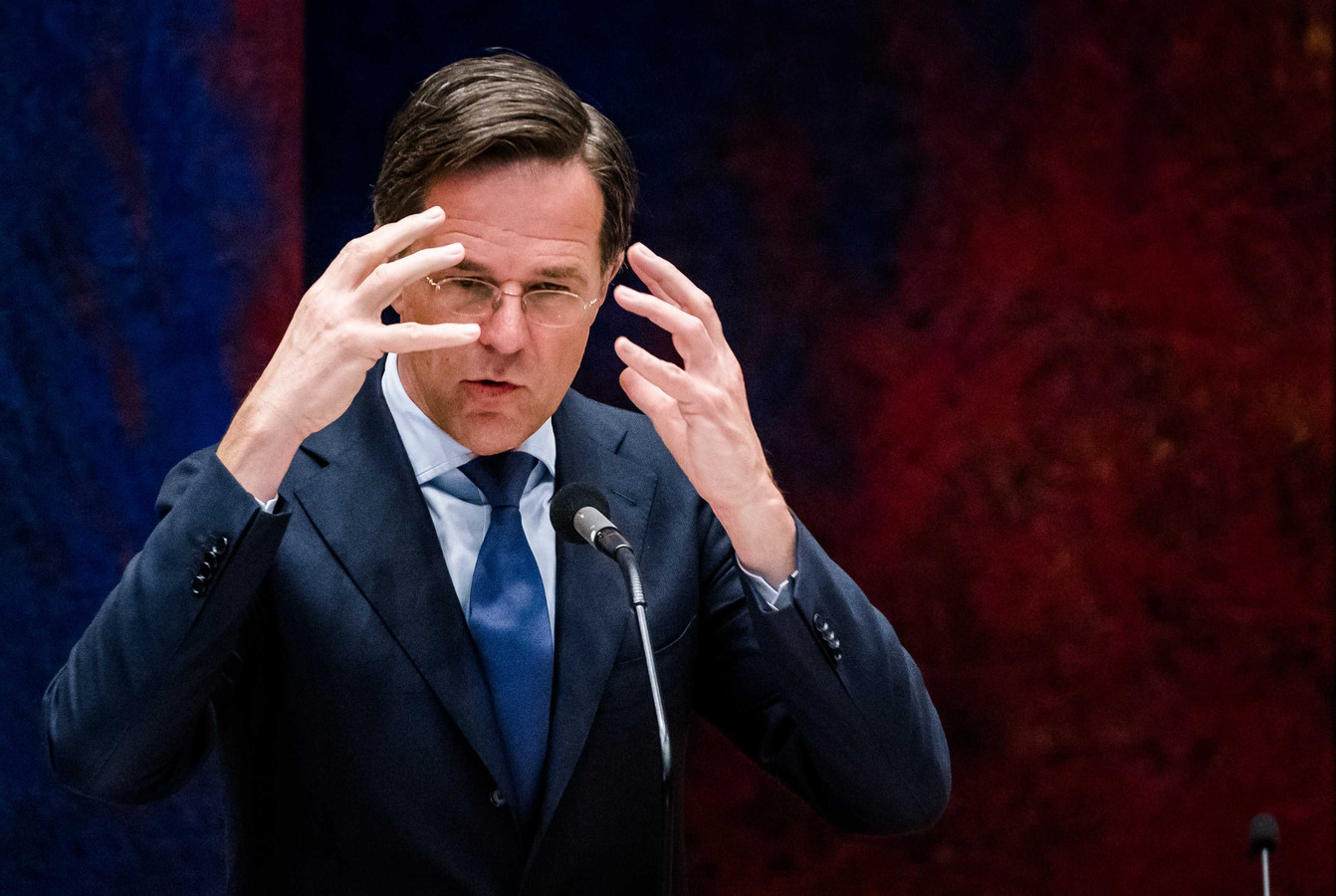 Op tv probeert Rutte formatie vlot