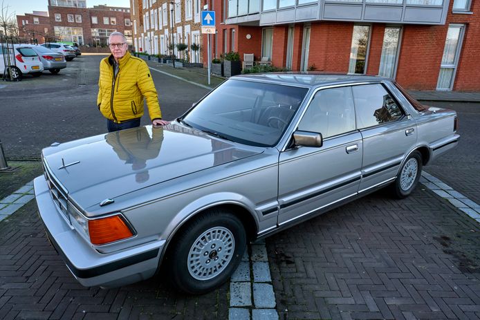 Aalt (74) met zijn Nissan Cedric.