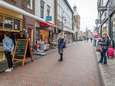 Corona veegt ook de winkelstraat leeg. En de kapper doet geen baarden meer.