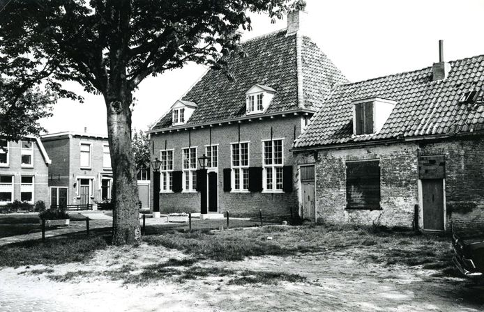 De Provoost in Brielle na de restauratie, circa 1975. De Provoost werd in 1668 gebouwd als militaire gevangenis.