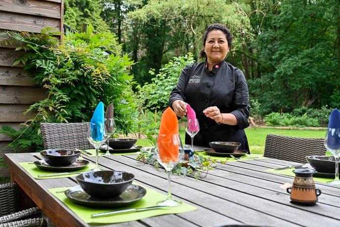 Sara Carrillo opent een pop-uprestaurant in haar eigen tuin.