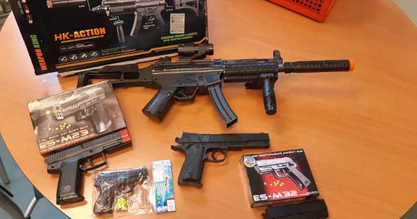 Speelgoedwapens in beslag genomen tijdens braderie Kruiningen | Zeeland - BN DeStem
