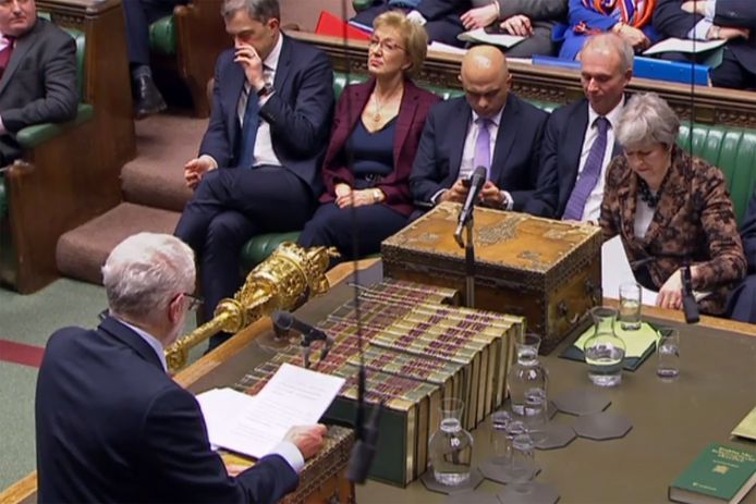 Jeremy Corbyn met premier May in het Britse Lagerhuis (archiefbeeld).