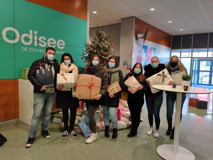 Studenten en medewerkers van hogeschool Odisee zamelen 278 geschenken in voor Welzijnsschakels Tereken.