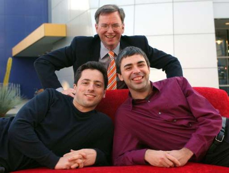 Larry Page (rechts) naast mede Googleoprichter Sergey Brin. Boven hen zit Google CEO Erick Schmidt. Beeld UNKNOWN