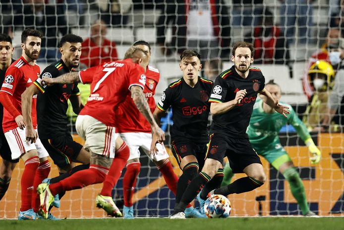 Ajax must defend, Benfica insists.