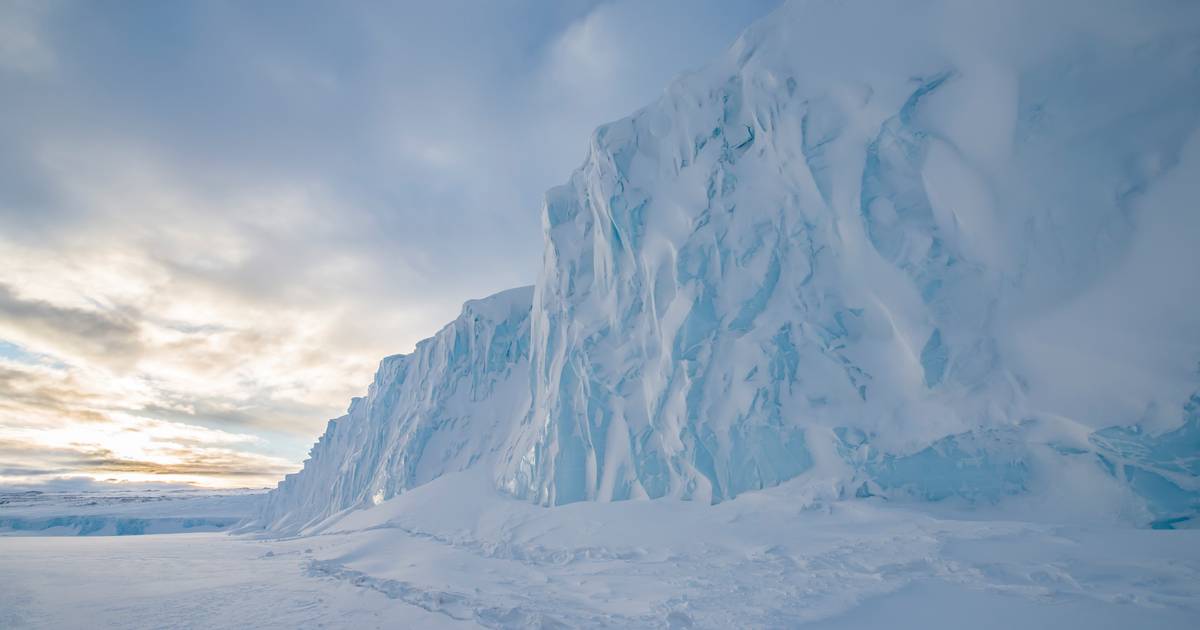 Et isfjell «nesten femti ganger større enn Brussel» brøt av fra Antarktis |  Miljø