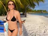 Elizabeth Hurley (58) doet opnieuw monden openvallen in bikini