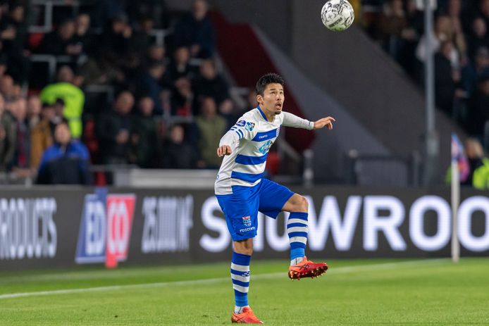Yuta Nakayama brak namens PEC de ban in het bekerduel.