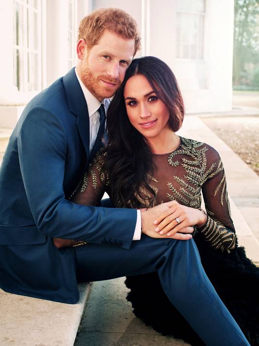 De officiële verlovingsfoto van de Britse prins Harry en de Amerikaanse actrice Meghan Markle.