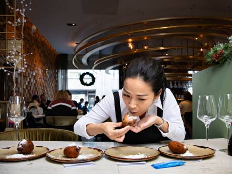 ‘Oliebol moet vooral luchtig zijn en niet te donker’,  vindt Eindhovense chef-kok Eveline Wu