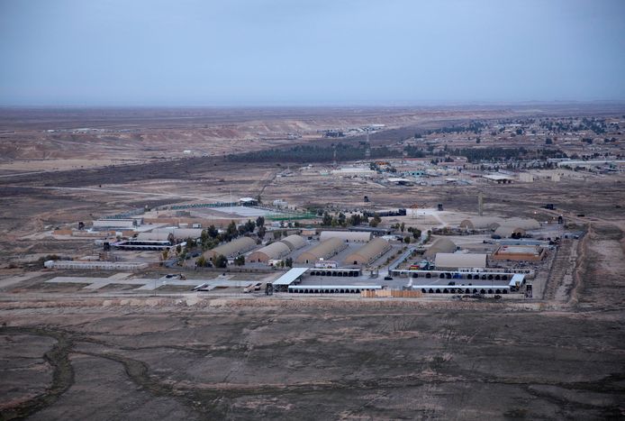De luchtmachtbasis in het Iraakse Ain al-Asad vanuit de lucht gezien. Archiefbeeld.