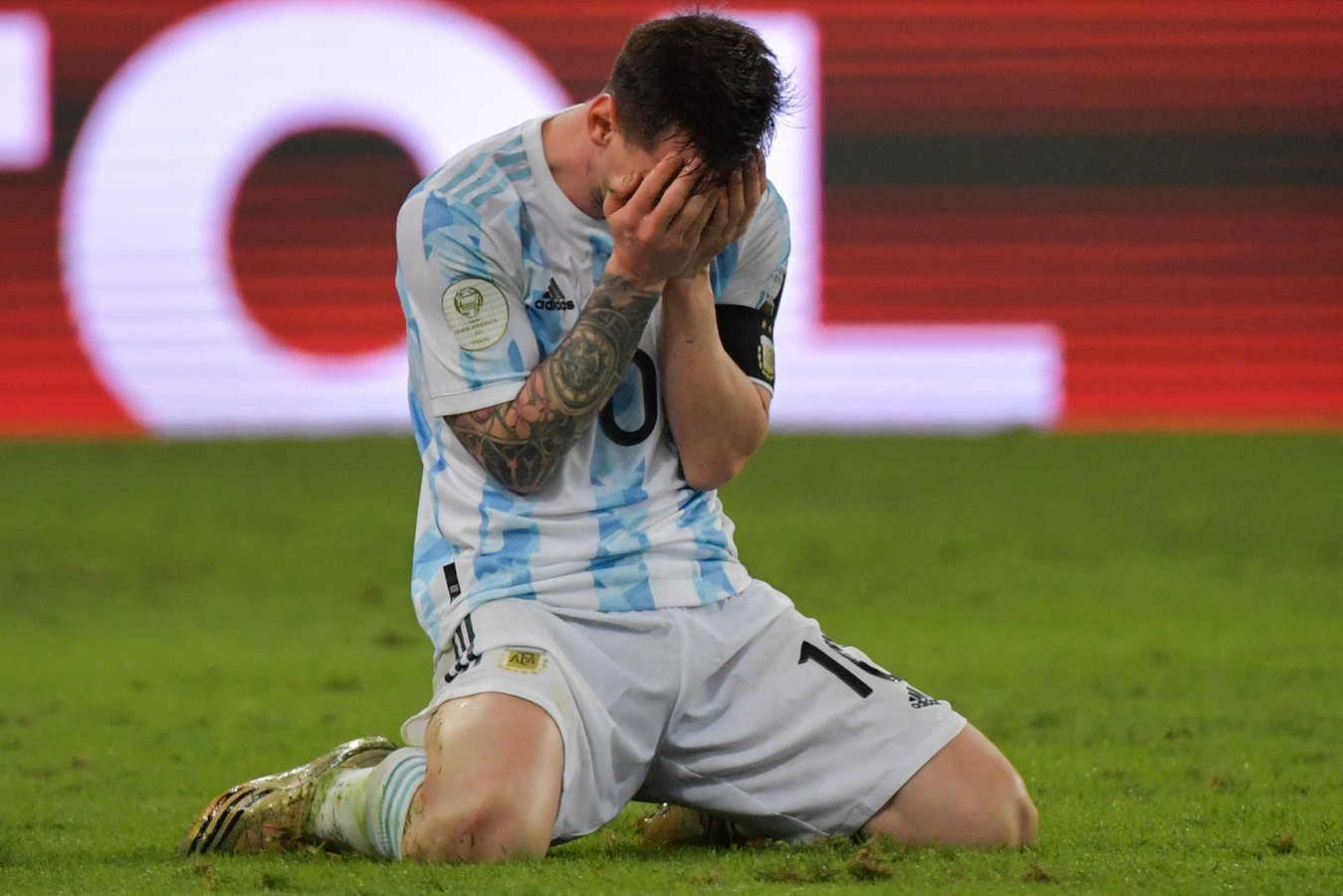 Nu of nooit voor de ‘Voet van God’, hoe Lionel Messi met gouden