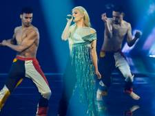 Davina Michelle verplettert kijkers met optreden songfestival: ‘Ze zingt iedereen naar huis’