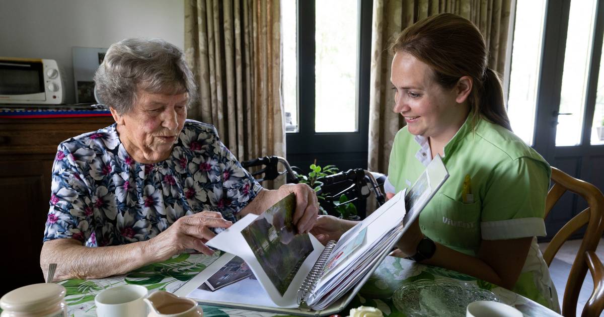 Tiny (90) uit Cromvoirt en wijkverpleegkundige Femke zorgen voor elkaar: ‘Het klikt gewoon tussen on