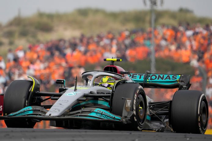 Max Verstappen wint in Zandvoort na zinderende race, Lewis Hamilton ...