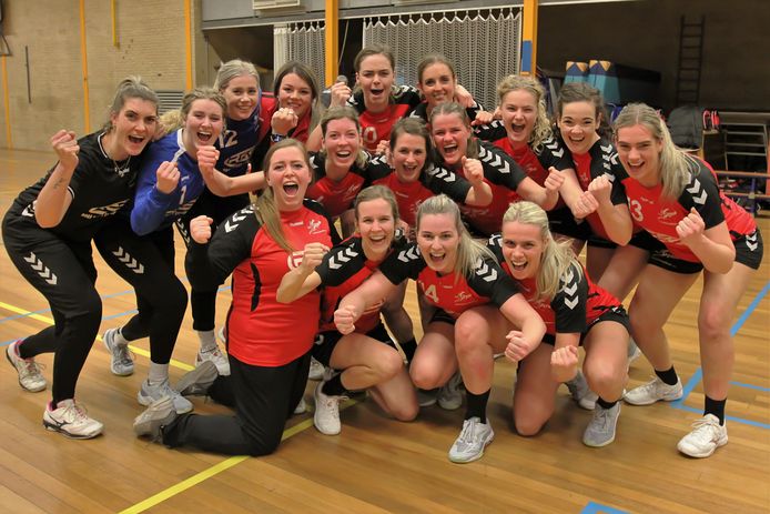 Stevo werd zaterdagavond kampioen van de hoofdklasse A. De ploeg van trainer Priscilla ter Elst won op bezoek bij HVZ-Vivendi (19-21).