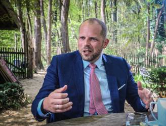 De heroveringstocht van Theo Francken op migratie: "Al dat natrappen is zo respectloos"