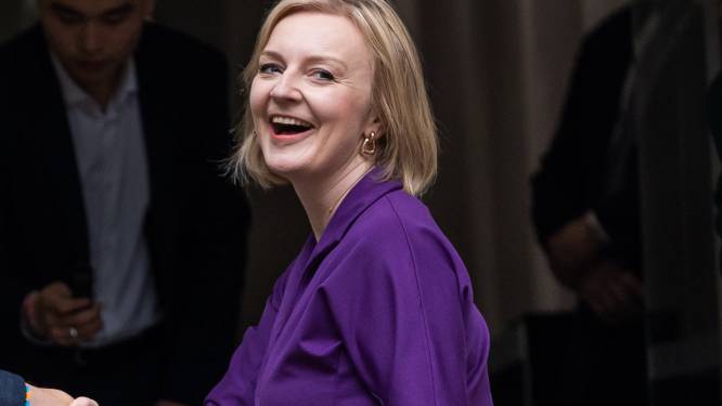Zweedse premier feliciteert op Twitter verkeerde Liz Truss, die ludiek reageert: “Zet gehaktballetjes maar al klaar”