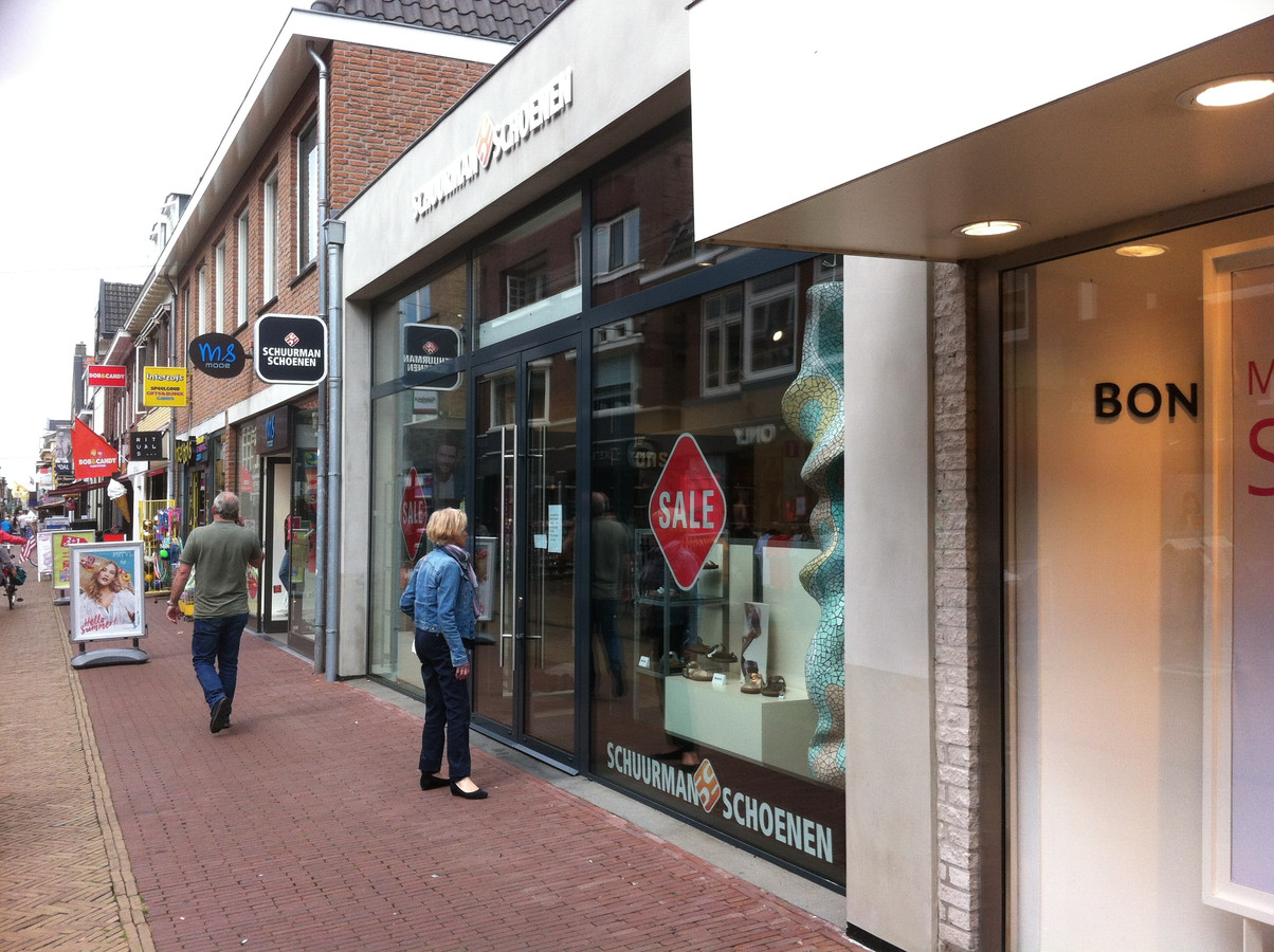 feedback privacy reguleren Schuurman Schoenen in Winterswijk opent vandaag weer na brand | Foto |  gelderlander.nl