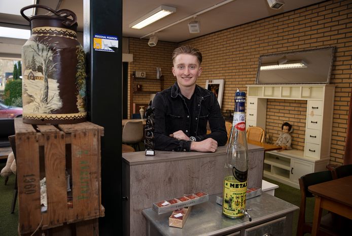 Joey Adams in Joopie's handelshuis in Reusel.