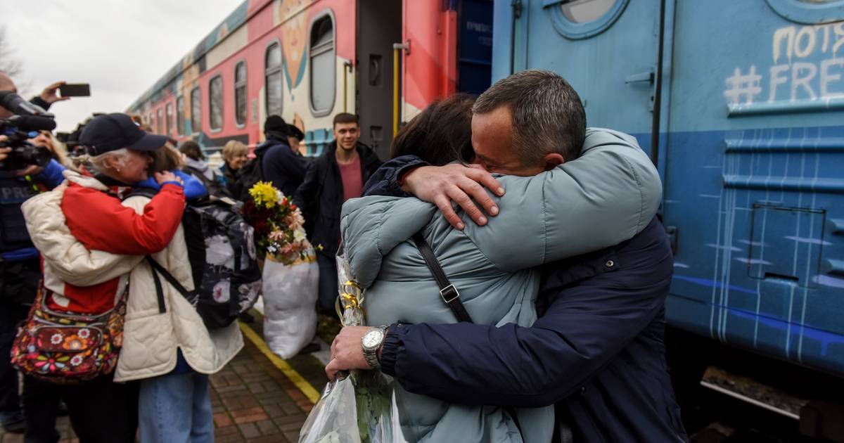 Le emozioni aumentano mentre il “treno per la vittoria” si avvicina alla città restaurata di Kherson |  Guerra Ucraina e Russia