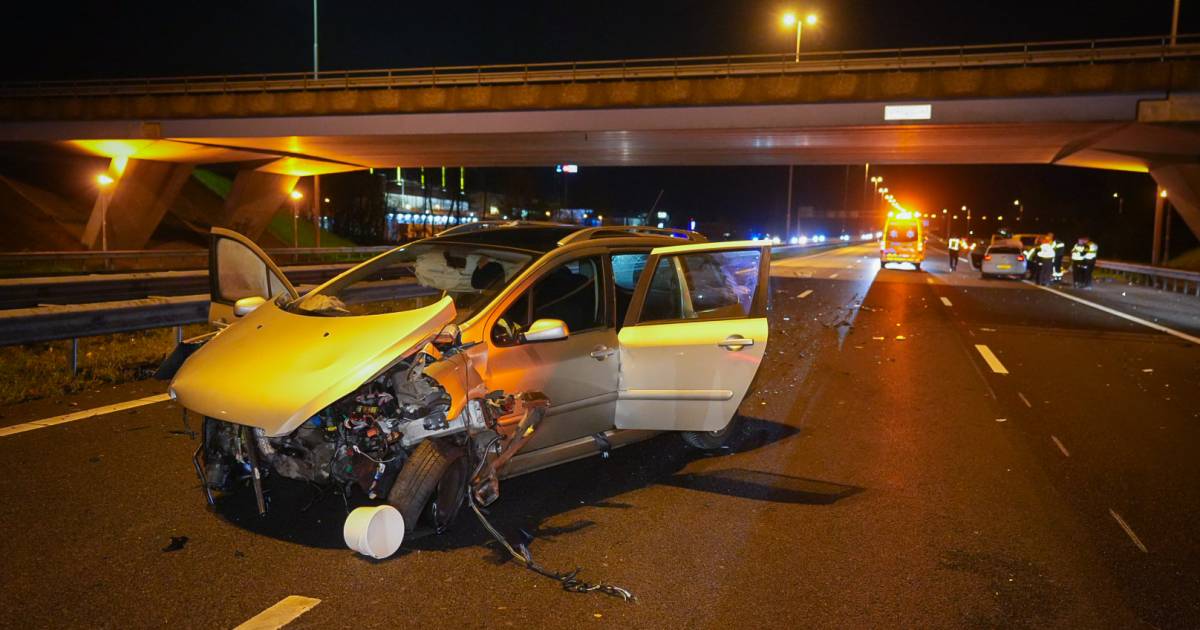 Ernstig ongeval op A50, traumahelikopter landt naast snelweg.