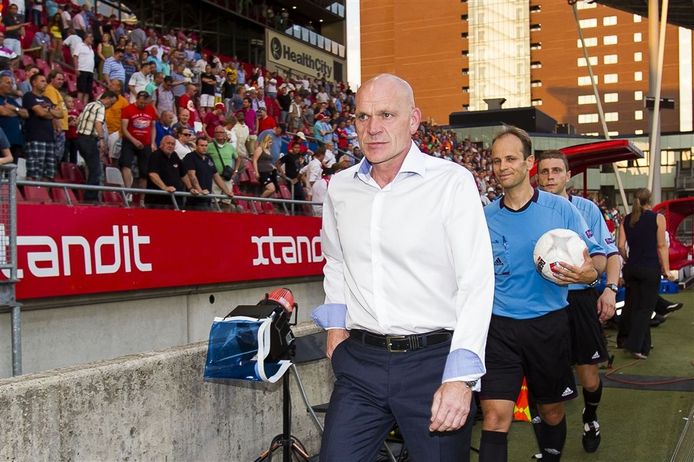 FC Utrecht-coach Jan Wouters baalt na de uitschakeling door FC Differdange.