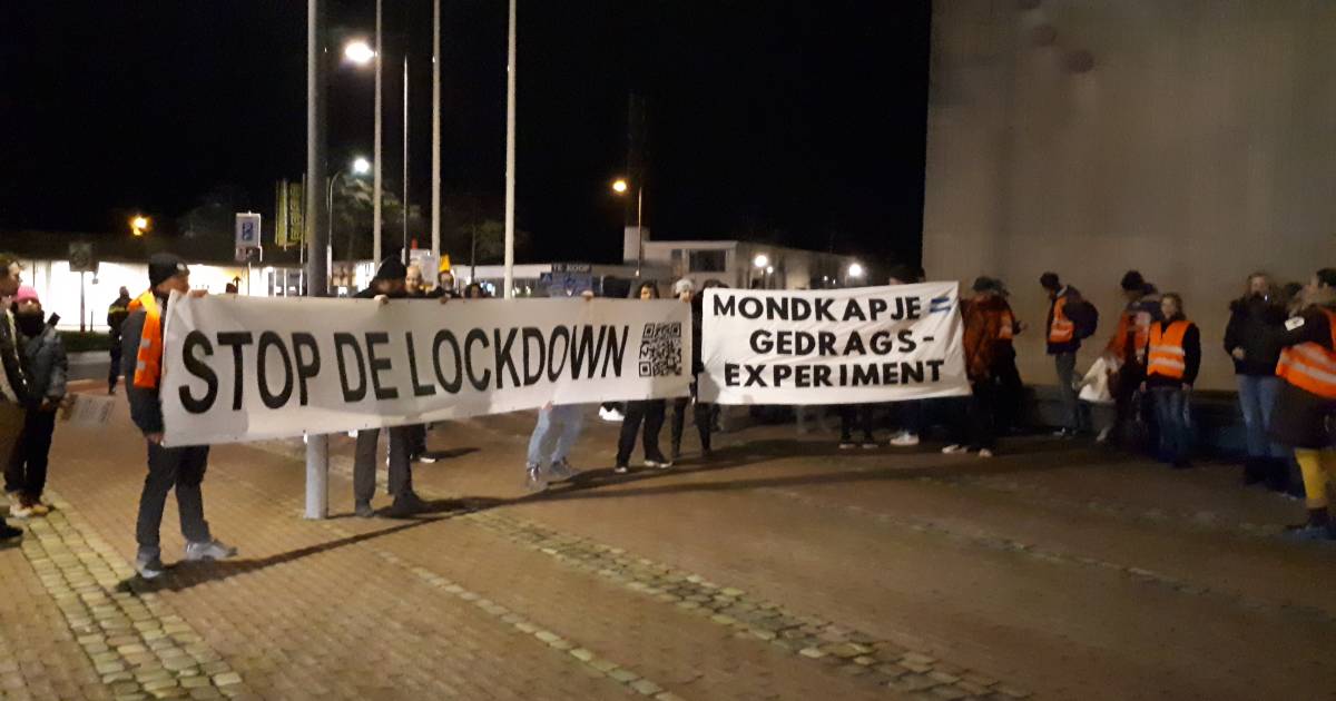 Rustige Demonstratie Tegen De Lockdown En Avondklok In Goes Coronavirus Pzc Nl