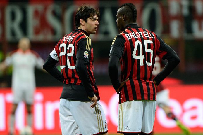 Kaká tijdens zijn tweede periode bij Milan, hier met Mario Balotelli.