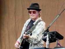 Neil Young roept op tot verbod op concerten vanwege pandemie