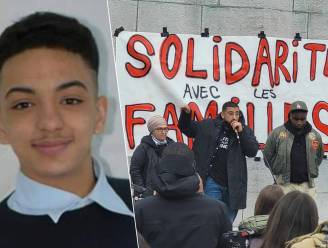 200-tal mensen betuigen steun aan familie van Mehdi (17) die aangereden werd door politie: “Ze dienden hem zelfs de eerste zorgen niet toe”