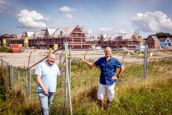 Toekomstige bewoners Raymond Wolswijk en Peter de Labije van de nieuwbouwwijk De Kade.