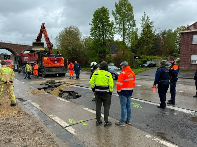 Vrachtwagen zakt door wegdek Oudenaardsesteenweg: opnieuw dringende herstellingswerken nodig