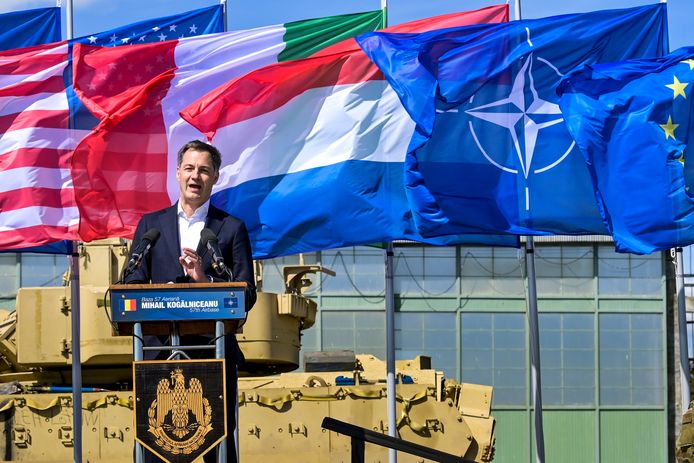 Premier Alexander De Croo (Open Vld) op bezoek in het Roemeense Constanta, waar NAVO-troepen - inclusief 300 Belgische militairen - gestationeerd staan.