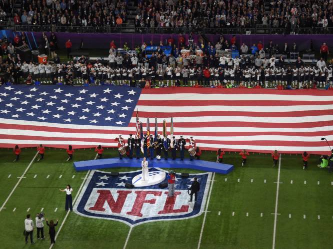 Zieke Pink gooit kauwgom op de grond en trapt 52ste Super Bowl op gang met Amerikaans volkslied
