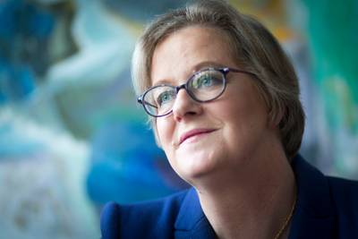 Gedeputeerde Bieze overleeft kunstgrasdebat