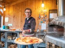 Pizzabakker Erik (51) is een sensatie op Tiktok: ‘Ik schaam me voor die frikandelpizza’