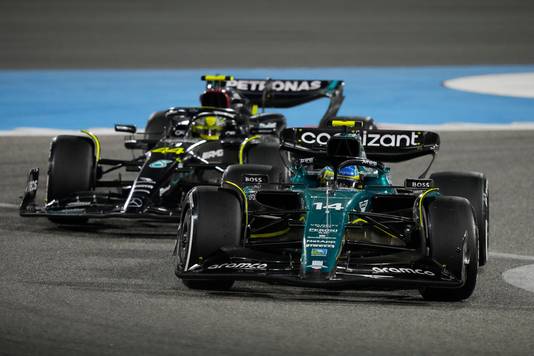 Fernando Alonso in duel met Lewis Hamilton.