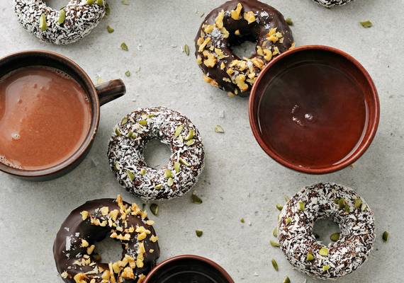 Chocolade-notendonuts met havermout, kaneel & kokosrasp