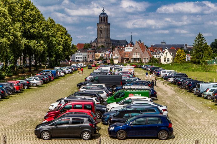 De jongen werd zwaar mishandeld op de nieuwe parkeerplaats bij de IJssel. (Foto ter illustratie)