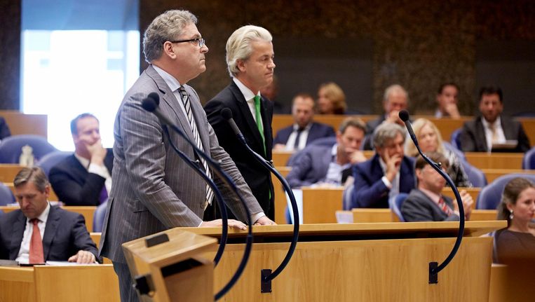 Fractievoorzitter van 50Plus Henk Krol (links) en PVV-leider Geert Wilders tijdens de Algemene Politieke Beschouwingen in de Tweede Kamer in 2014. Beeld anp