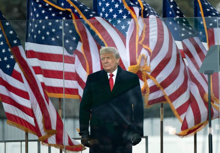 ‘Trump haalde de geschiedenisboeken met een weerzinwekkende primeur: hij is de eerste Amerikaanse president die zijn onderdanen heeft opgedragen hun eigen land aan te vallen.’
 Beeld AFP