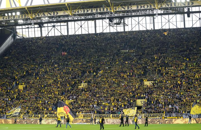 De beroemde 'Gelbe Wand' in het stadion van Borussia Dortmund.