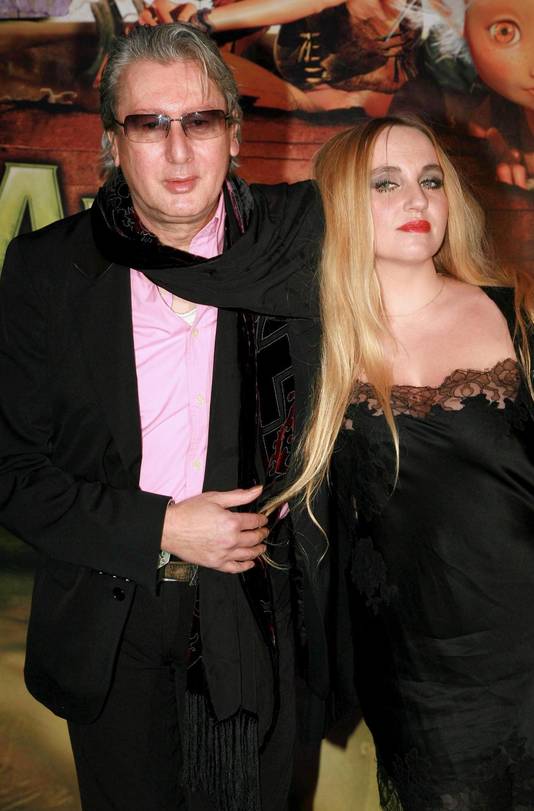 pourquoi la veuve d alain bashung sort du silence apres neuf ans people 7sur7 be
