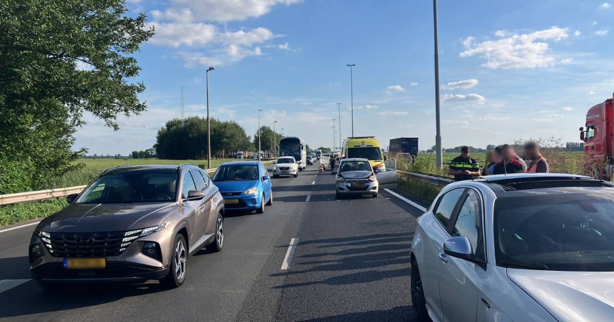 Ongeval met meerdere auto's op de A27 bij Nieuwendijk