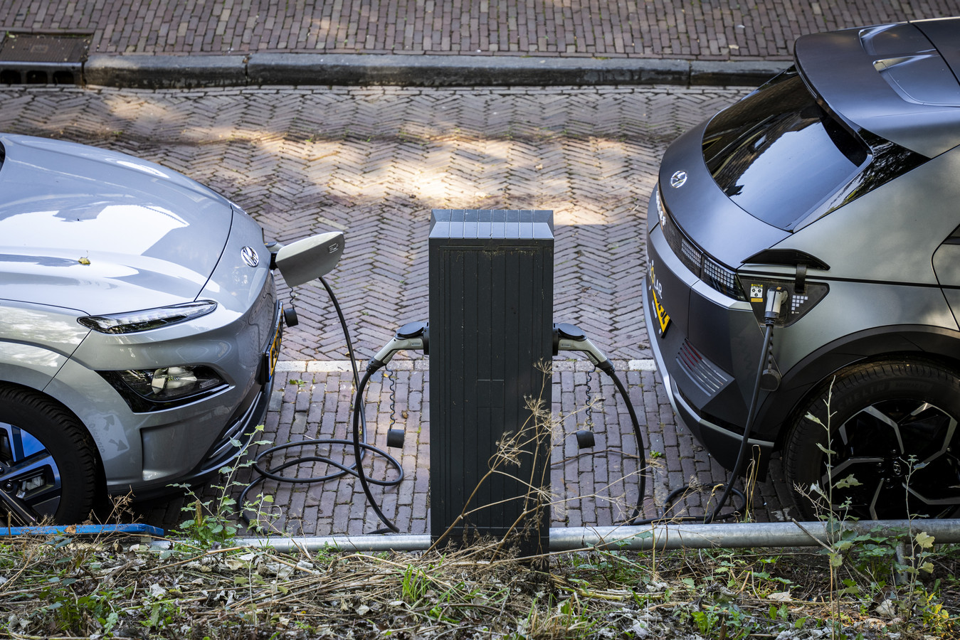 Bij dreigende black-outs kunnen in Zwitserland rijverboden voor elektrische auto's worden afgekondigd.